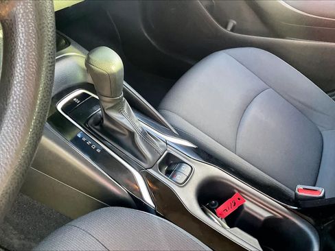 Used 2022 Toyota Corolla LE FWD image 28