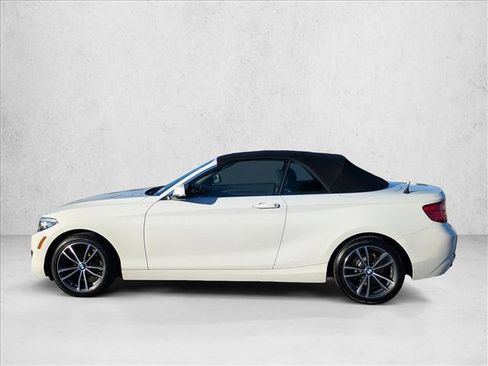 Used 2018 BMW 230i Convertible image 9