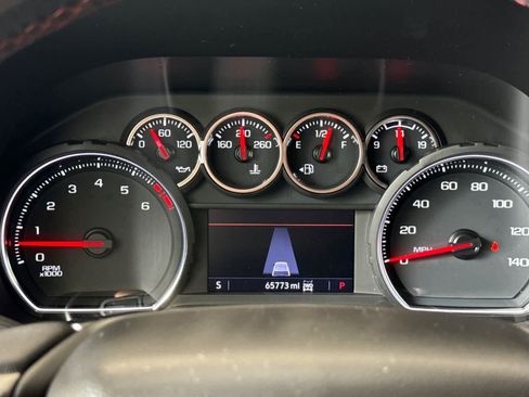 Used 2021 Chevrolet Suburban RST AWD/4WD image 30
