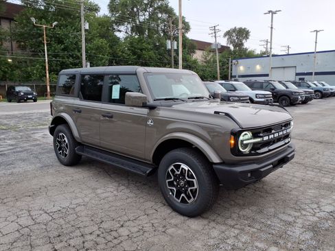 New 2026 Ford Bronco Outer Banks AWD/4WD image 1