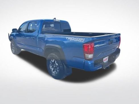 Used 2017 Toyota Tacoma TRD Off-Road w/ Premium & Technology Package AWD/4WD image 5