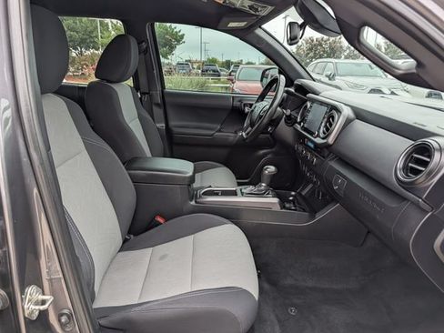 Used 2021 Toyota Tacoma TRD Off-Road AWD/4WD image 30