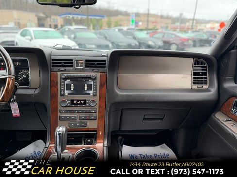 Used 2013 Lincoln Navigator L 4WD image 24