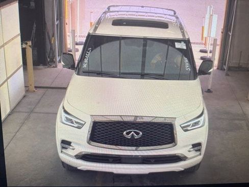Used 2024 INFINITI QX80 Sensory AWD/4WD image 2