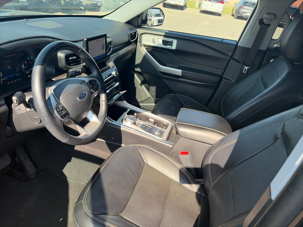 Used 2023 Ford Explorer Limited w/ Equipment Group 301A AWD/4WD image 16