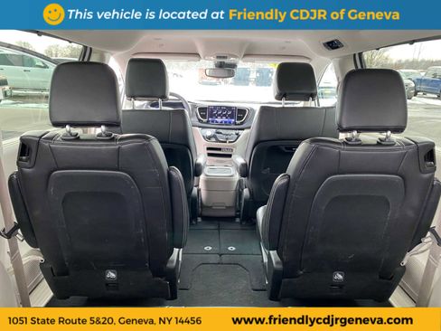 Used 2024 Chrysler Pacifica Touring-L image 14