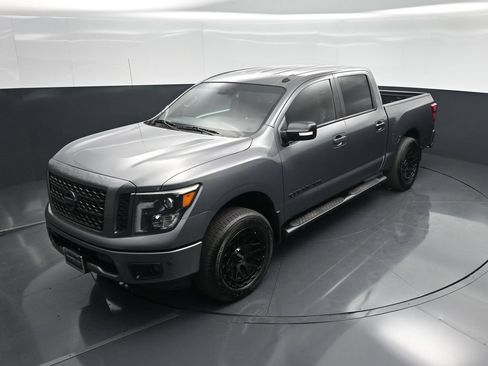 Used 2019 Nissan Titan SV w/ SV Convenience Package RWD image 37