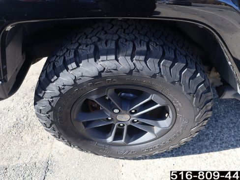 Used 2017 Jeep Wrangler Sahara image 10