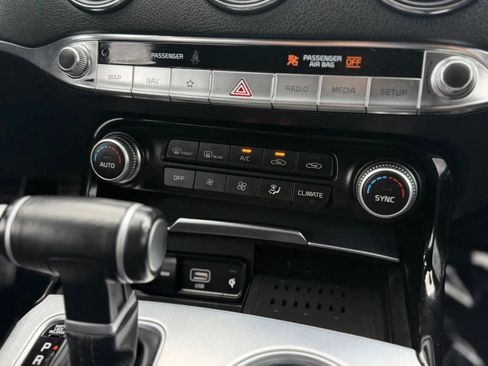Used 2022 Kia Stinger GT1 AWD/4WD image 35