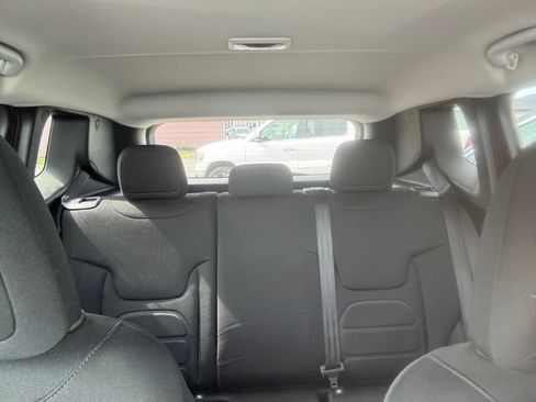 Used 2019 Jeep Renegade Latitude w/ Cold Weather Group AWD/4WD image 51