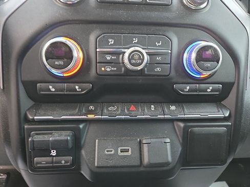 Used 2020 GMC Sierra 1500 SLE w/ SLE Value Package image 24