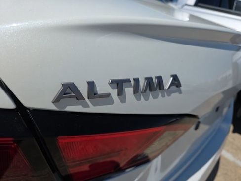 Used 2024 Nissan Altima 2.5 SL image 11