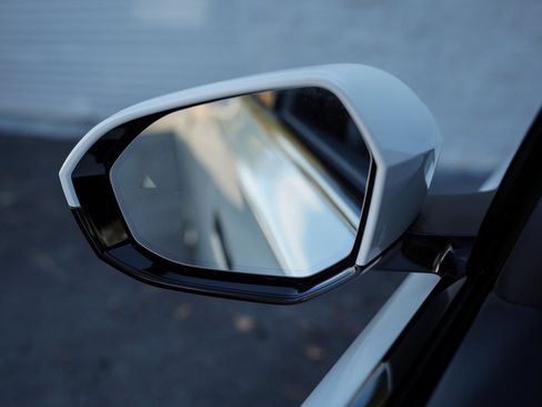 Used 2023 BMW 740i w/ Parking Assistance Package image 37