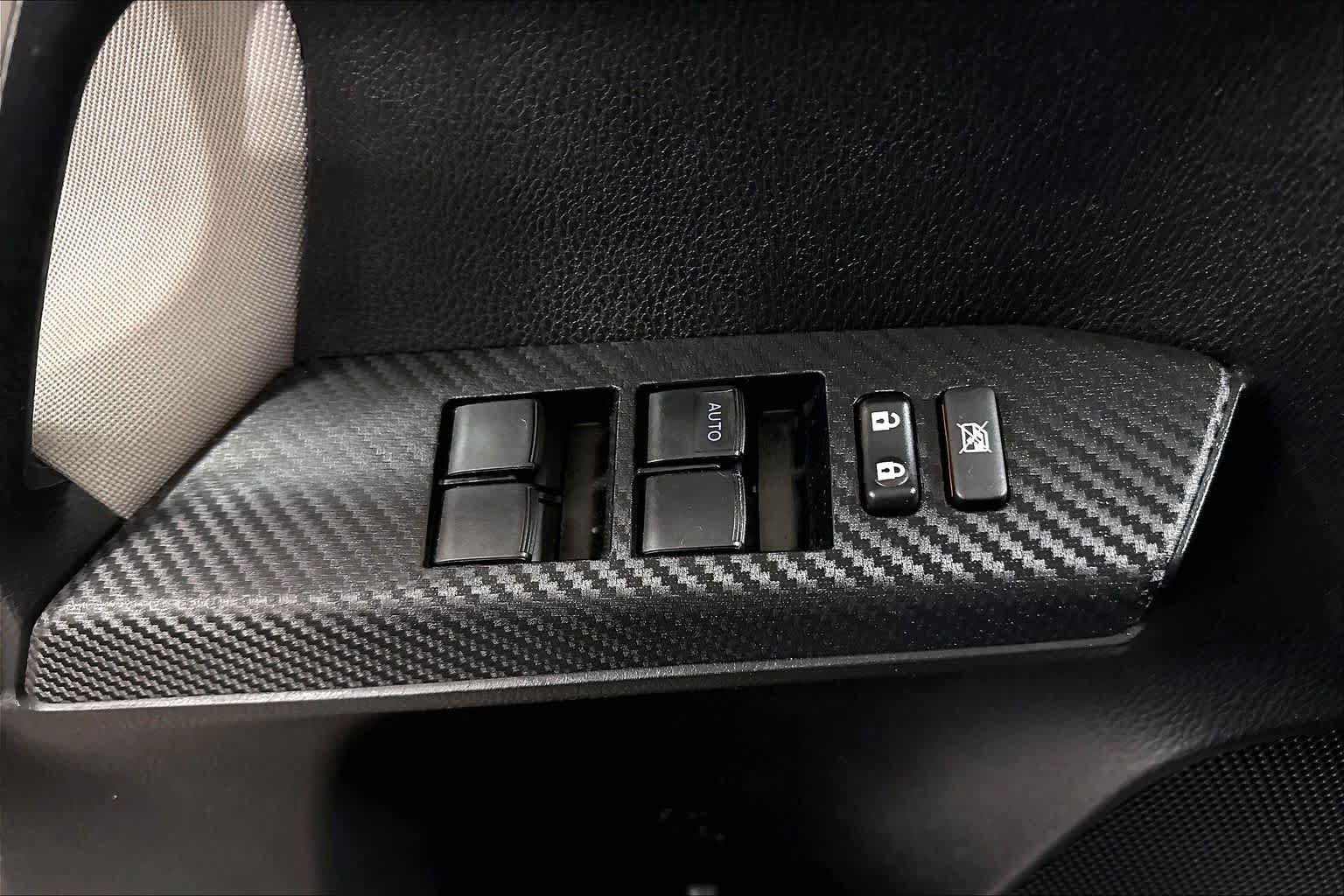Used 2015 Toyota RAV4 XLE AWD/4WD image 35