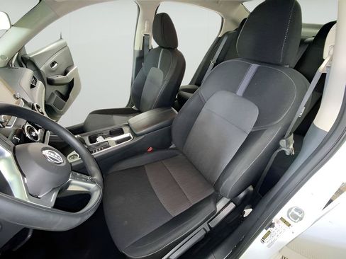 Used 2024 Nissan Sentra SV FWD image 14