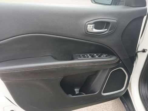 Used 2018 Jeep Compass Latitude w/ Cold Weather Group AWD/4WD image 22