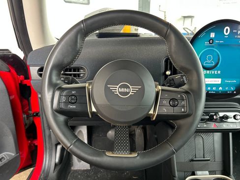 Used 2025 MINI Cooper 2-Door Hardtop FWD image 21