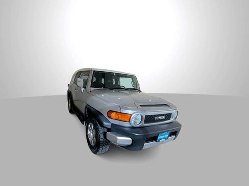 Used 2007 Toyota FJ Cruiser 4WD image 2