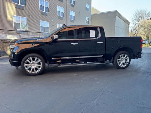 Used 2022 Chevrolet Silverado 1500 High Country w/ High Country Premium Package image 3
