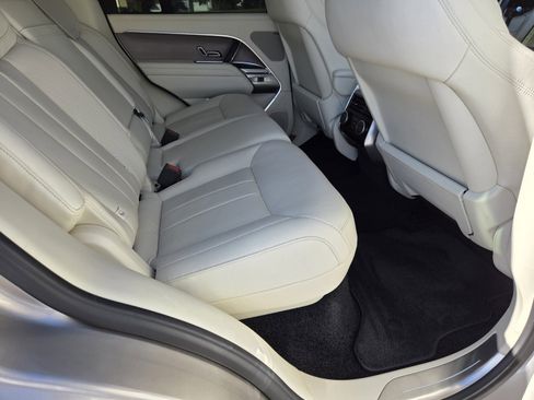 Certified 2023 Land Rover Range Rover SE image 5