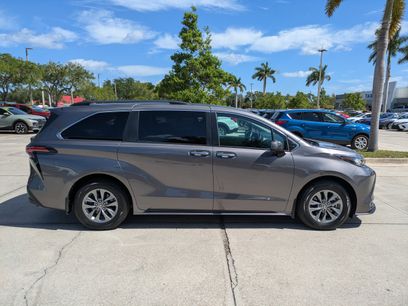 Used 2022 Toyota Sienna XLE