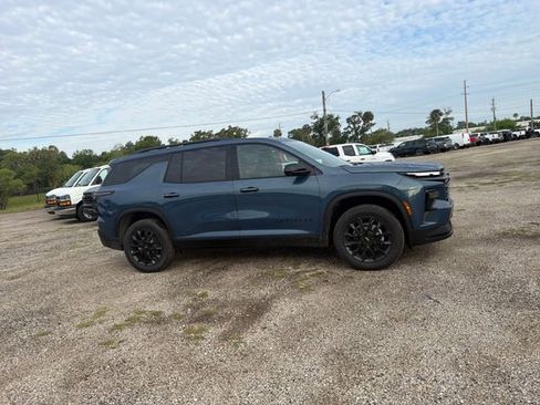 New 2026 Chevrolet Traverse LT w/ Midnight/Sport Edition FWD image 16