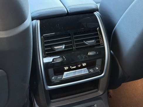 Used 2025 BMW X7 M60i AWD/4WD image 16
