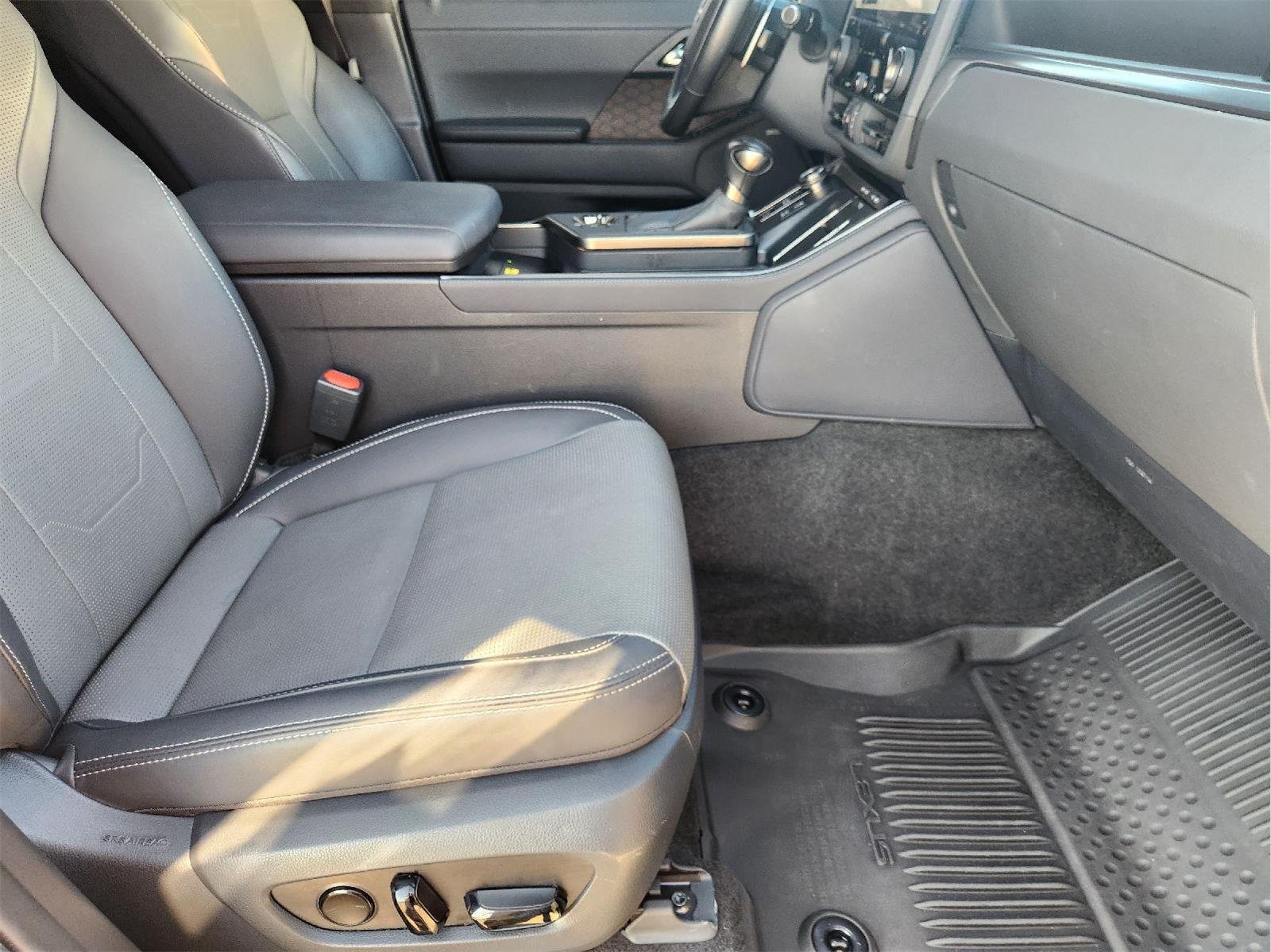 Used 2025 Lexus GX 550 w/ Accessory Package (2T) AWD/4WD image 14