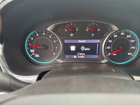 Used 2023 Chevrolet Traverse RS image 16