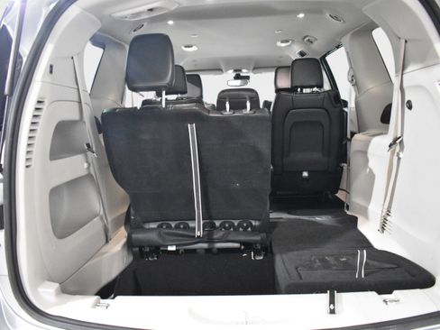 Used 2023 Chrysler Pacifica Touring-L FWD image 31