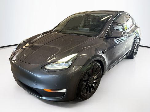 Used 2022 Tesla Model Y Performance AWD/4WD image 3