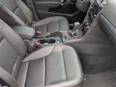 Used 2021 Volkswagen Golf 4-Door image 24