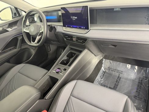 Used 2026 Volkswagen Tiguan SE FWD image 11