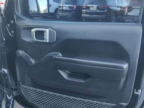 Used 2018 Jeep Wrangler Unlimited Sport image 27