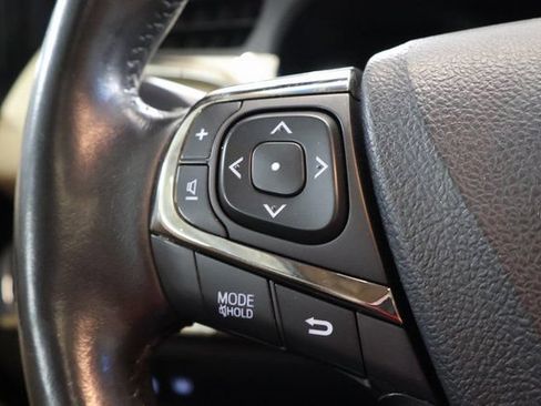 Used 2013 Toyota Avalon Limited w/ Technology Pkg FWD image 18