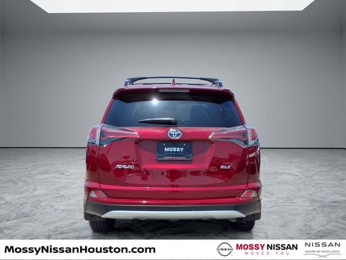 Used 2018 Toyota RAV4 XLE FWD image 6