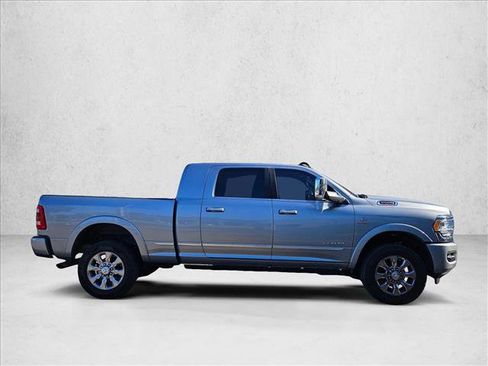 Used 2022 RAM 2500 Limited AWD/4WD image 4