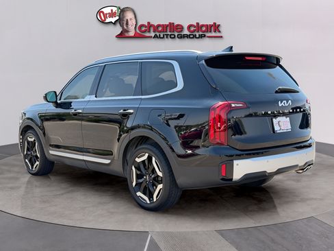 Used 2023 Kia Telluride S w/ S Sunroof Package FWD image 3