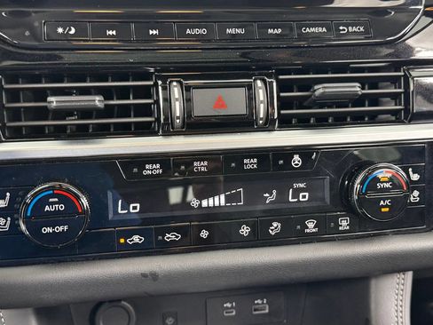Certified 2025 Nissan Pathfinder Platinum AWD/4WD image 30