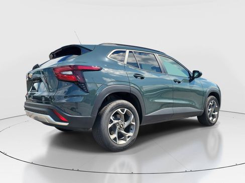 Used 2026 Chevrolet Trax LT w/ Driver Confidence Package FWD image 4