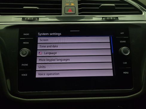 Used 2024 Volkswagen Tiguan SE image 25