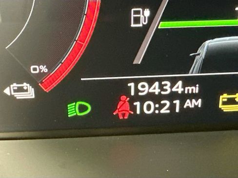 Used 2021 Audi e-tron Premium w/ Convenience Plus Package image 17