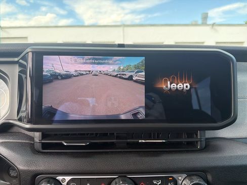 Used 2024 Jeep Gladiator Sport AWD/4WD image 25