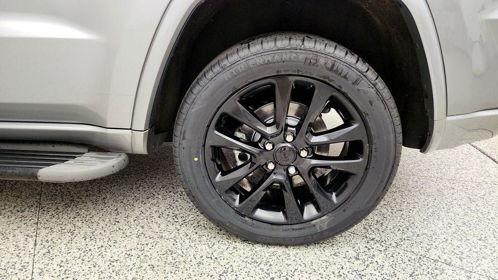 Used 2021 Jeep Grand Cherokee Laredo X AWD/4WD image 9