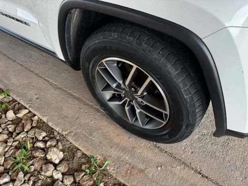 Used 2021 Jeep Grand Cherokee Limited w/ Trailer Tow Group IV image 30