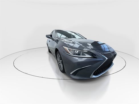 Used 2019 Lexus ES 350 Ultra Luxury image 2