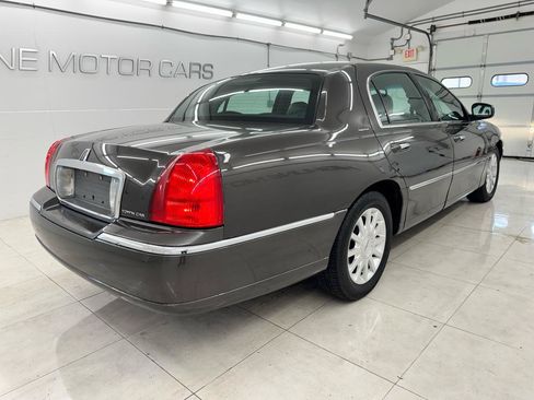 Used 2007 Lincoln Town Car Signature RWD image 4