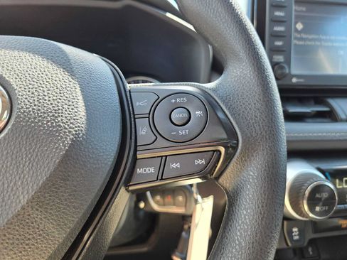 Used 2022 Toyota RAV4 LE AWD/4WD image 32
