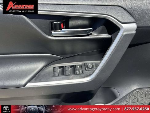 Used 2022 Toyota RAV4 XLE AWD/4WD image 20