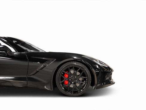 Used 2019 Chevrolet Corvette Stingray Coupe w/ Carbon Flash Badge Package image 29